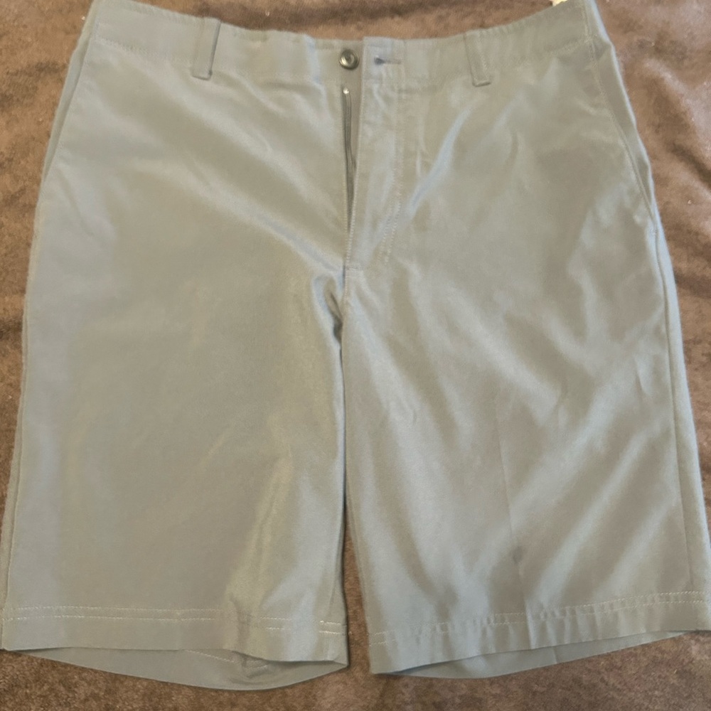 Men’s golf shorts